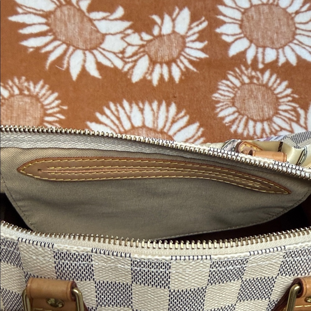 Louis Vuitton Speedy 30 Top-Handle Bag in Cream with Pink Accents. - Picture 10 of 10